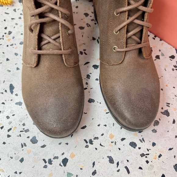 NEW Ugg Shearling Zea Cuffed Brown Leather Lace Up Women’s Winter Boots Sz 12 - Picture 2 of 10